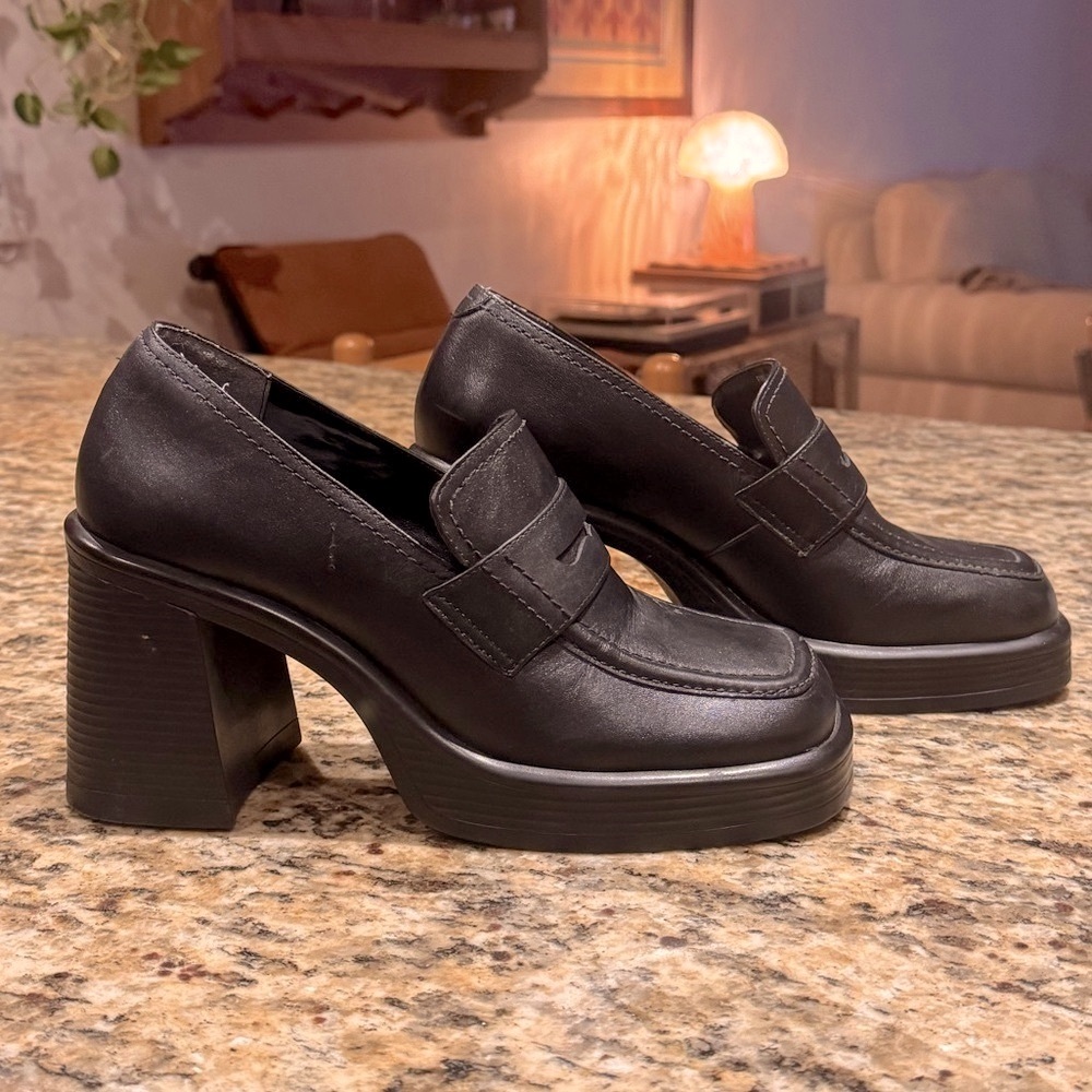 Steve Madden Fulfill Black Platform Heeled Loafer Size 8
